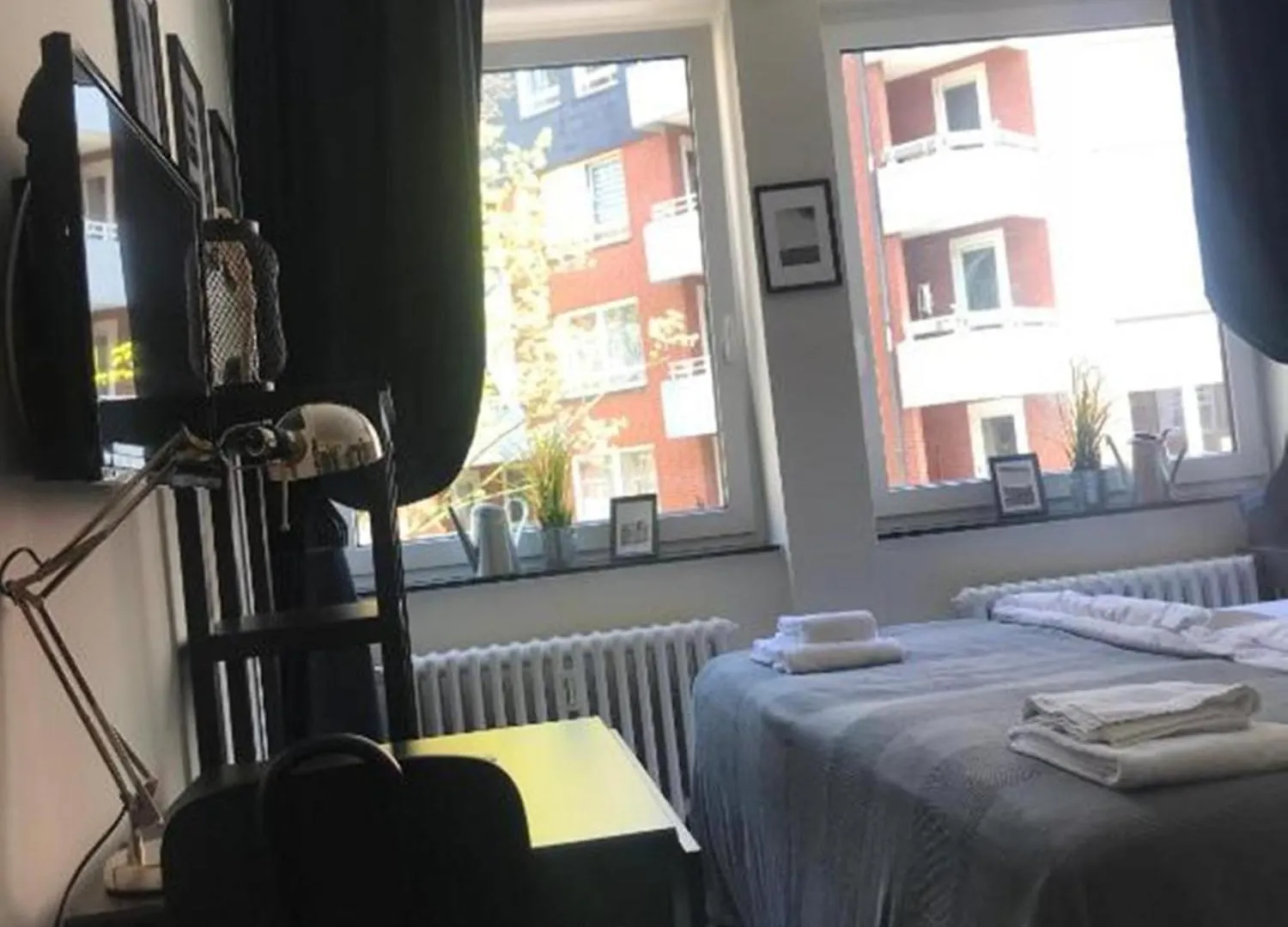 Hamburg Room 2*,